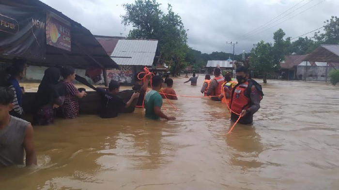 200 rumah terendam banjir di Desa Pengaron Banjar Kalsel jurnalsumatra,kalsel,banjarmasin