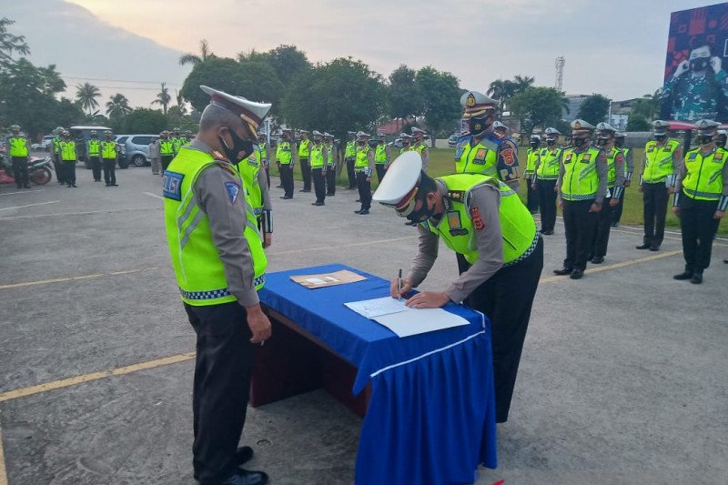 Anggota Ditlantas Jambi tanda tangani pakta integritas tidak korupsi