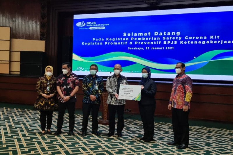 BPJS Ketenagakerjaan bagikan perlengkapan keamanan dari wabah corona