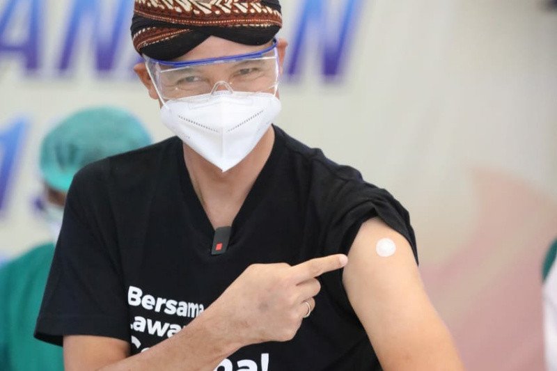 Ganjar Masyarakat jangan takut divaksin jurnalsumatra,jateng,semarang