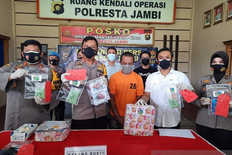 Polresta Jambi sita 978 butir ekstasi dikirim melalui paket
