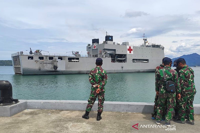 RS terapung AL tiba di Mamuju dan siap tangani pasien gawat