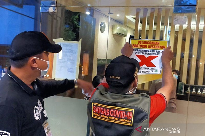 Satgas COVID-19 Surabaya segel 13 RHU langgar prokes saat PPKM