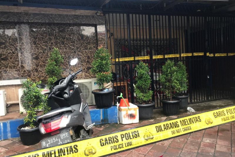 Aparat jaga ketat Kafe RM Cengkareng Jakarta Barat