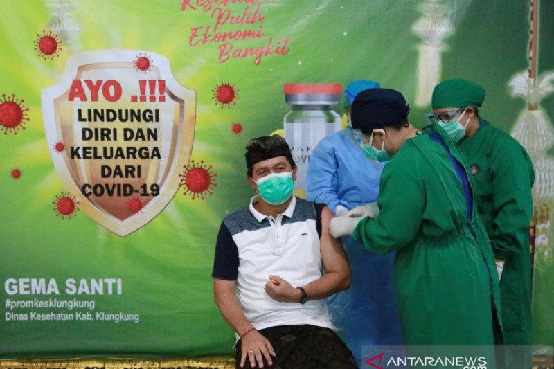 Bupati Klungkung divaksin COVID-19 dosis kedua