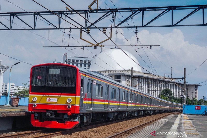 Genangan surut, jalur kereta Pondok Ranji-Kebayoran kembali normal