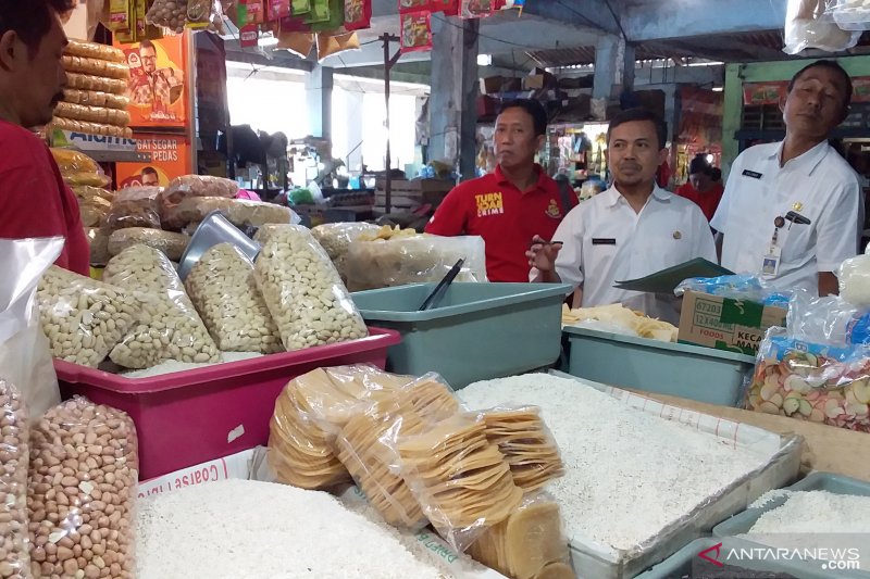 Harga sejumlah bahan pokok di Jember masih stabil