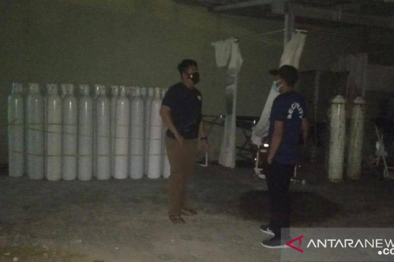 Polisi kawal kedatangan ratusan tabung oksigen untuk pasien COVID-19