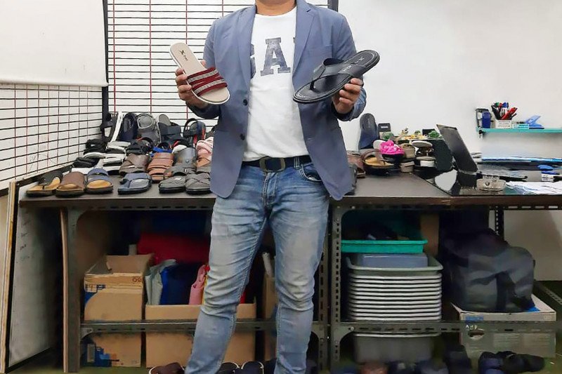 Sandal buatan lokal dipasarkan digital dukung Gernas BBI