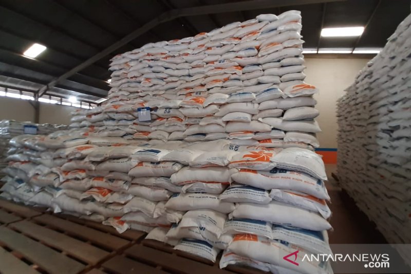 Stok beras di gudang Bulog Jambi cukup untuk lima bulan
