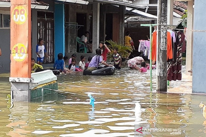 Warga terdampak banjir di Kabupaten Kudus belum mau mengungsi