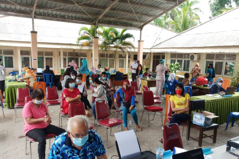 89 lansia di Bangka terima vaksin tahap kedua