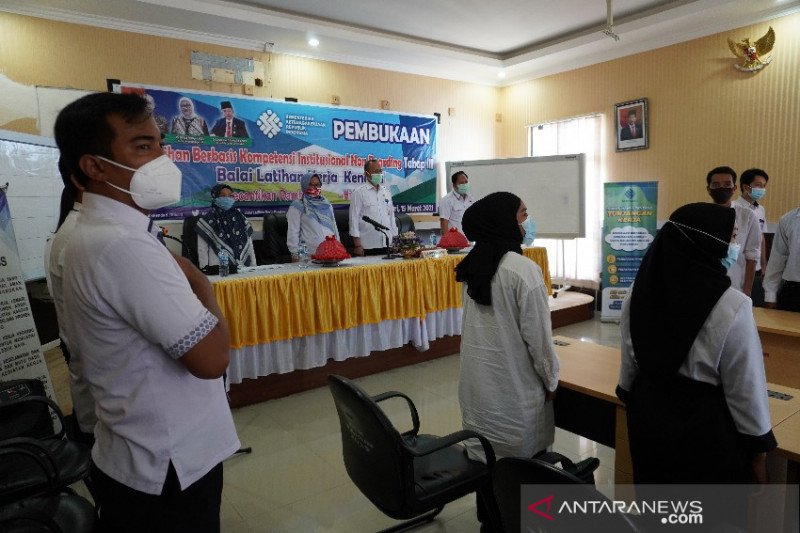 BLK Kendari latih siswa soal hidroponik dan tata kecantikan