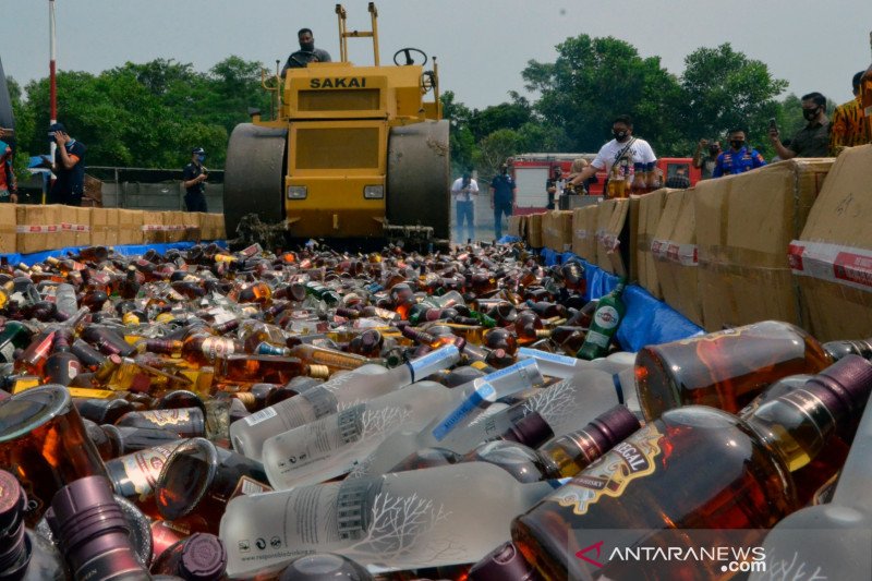 Hoaks dan revisi Perpres Investasi Minuman Beralkohol