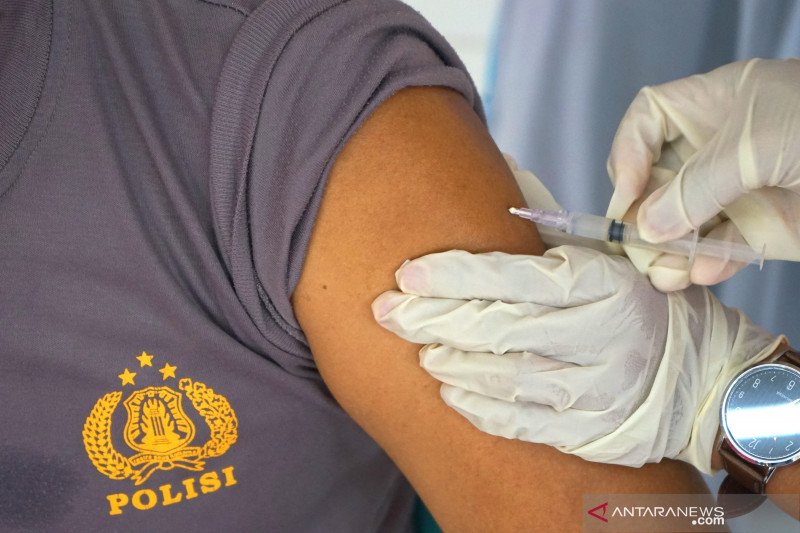 Personil Polres Gorontalo Kota ikuti vaksinasi COVID-19