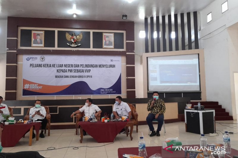 Ratusan warga Dharmasraya ikuti sosialisasi peluang kerja luar negeri