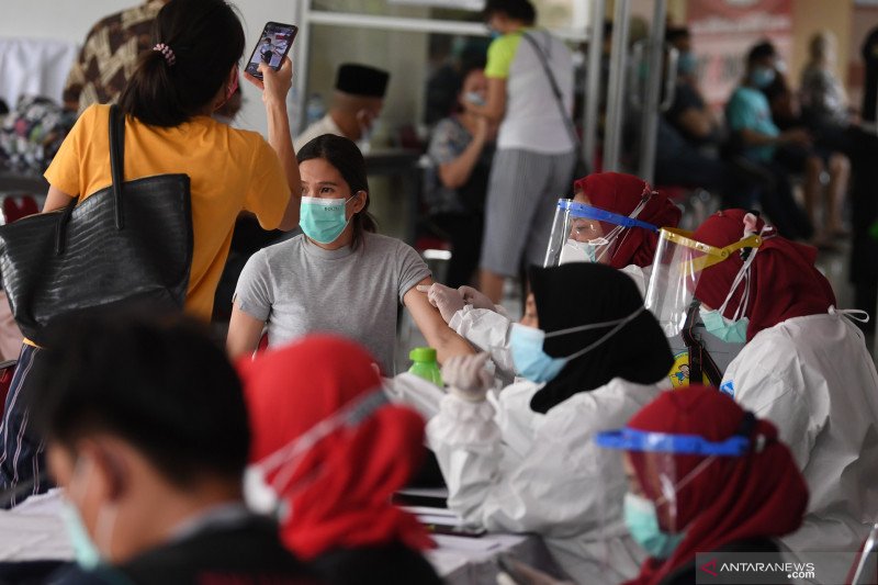 Riza Belum ada laporan penyelewengan vaksin COVID-19 di Tanah Abang