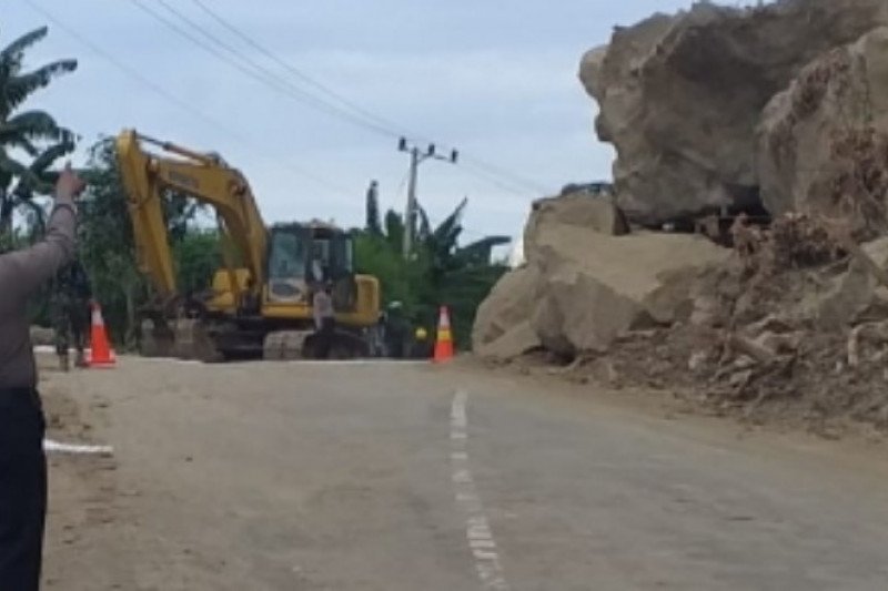 Sebanyak 60 titik longsor akibat gempa di Mamuju telah dibuka