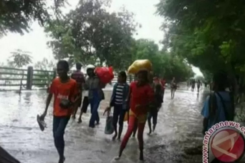 BMKG ingatkan masyarakat waspadai banjir pesisir sebagian NTT