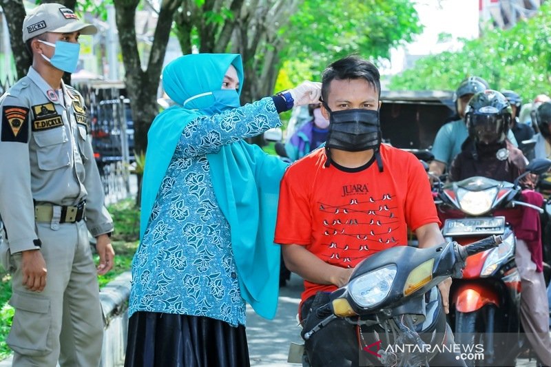 PKK Aceh Barat jahit 40 ribu masker melalui UMKM