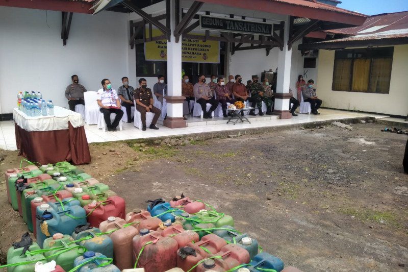 Polres Minahasa musnahkan barang bukti 1.941 liter minuman keras