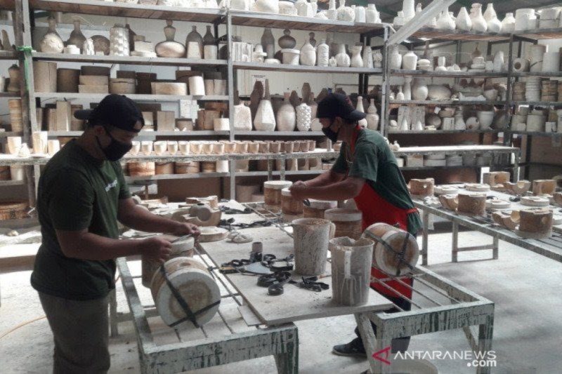 BPS Penduduk usia kerja terdampak COVID-19 turun jadi 19,1 juta