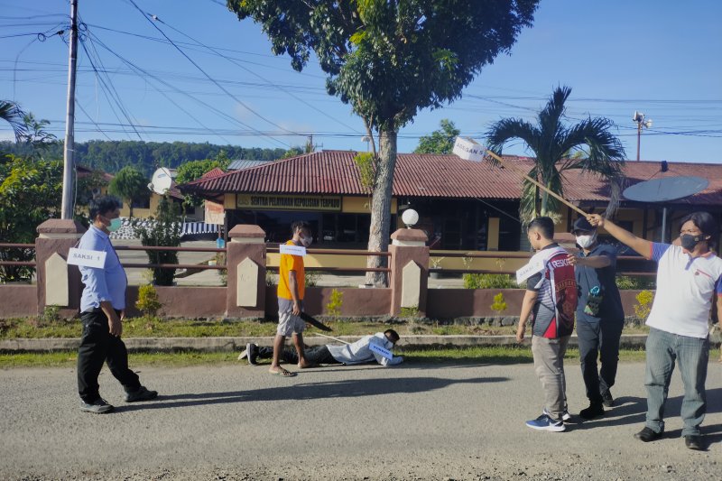 AW peragakan adegan reka ulang pembunuhan di Manokwari