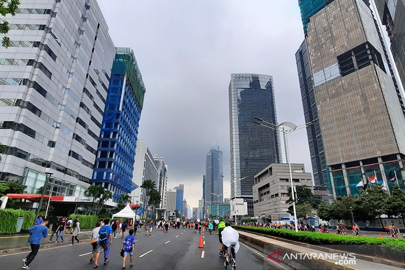 Cerah berawan warnai seluruh Jakarta pada Senin