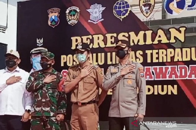 Polres-Pemda dirikan pos terpadu lalu lintas di gerbang tol Madiun