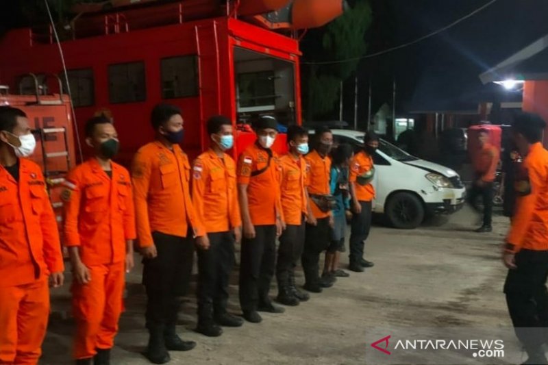 Tim SAR cari dua warga Luwu Timur perahunya tebalik di Danau Towuti