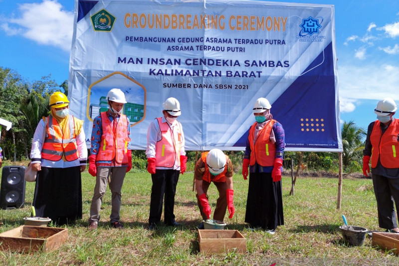 Bupati Sambas reamikan pembangunan Asrama MAN Insan Cendikia