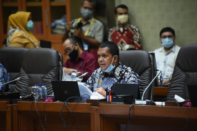 Anggota DPR Perintah presiden terkait biaya PCR harus dijalankan