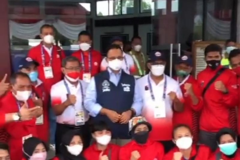 Anies berangkat ke Jayapura tinjau atlet DKI