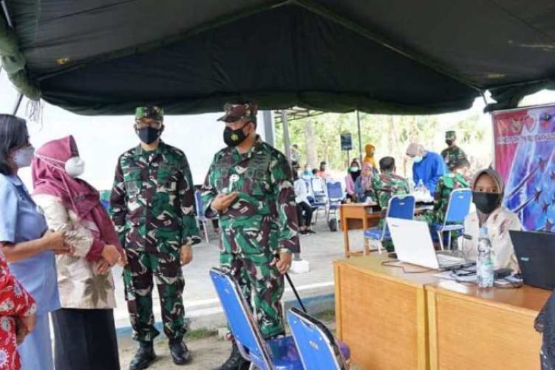 Pangkoopsau II tinjau serbuan vaksinasi COVID-19 di Magetan