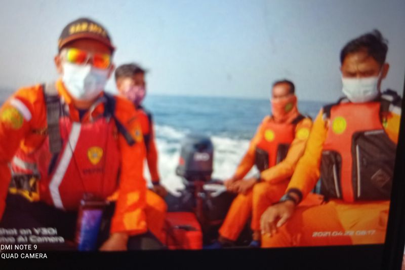 Tim evakuasi sisir lagi wisatawan hilang di Pantai Ciantir