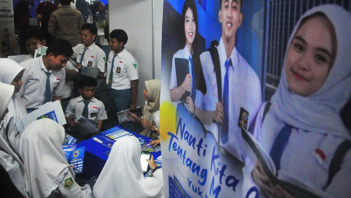 pameran-perguruan-tinggi-dan-dunia-kerja-bagi-siswa_169